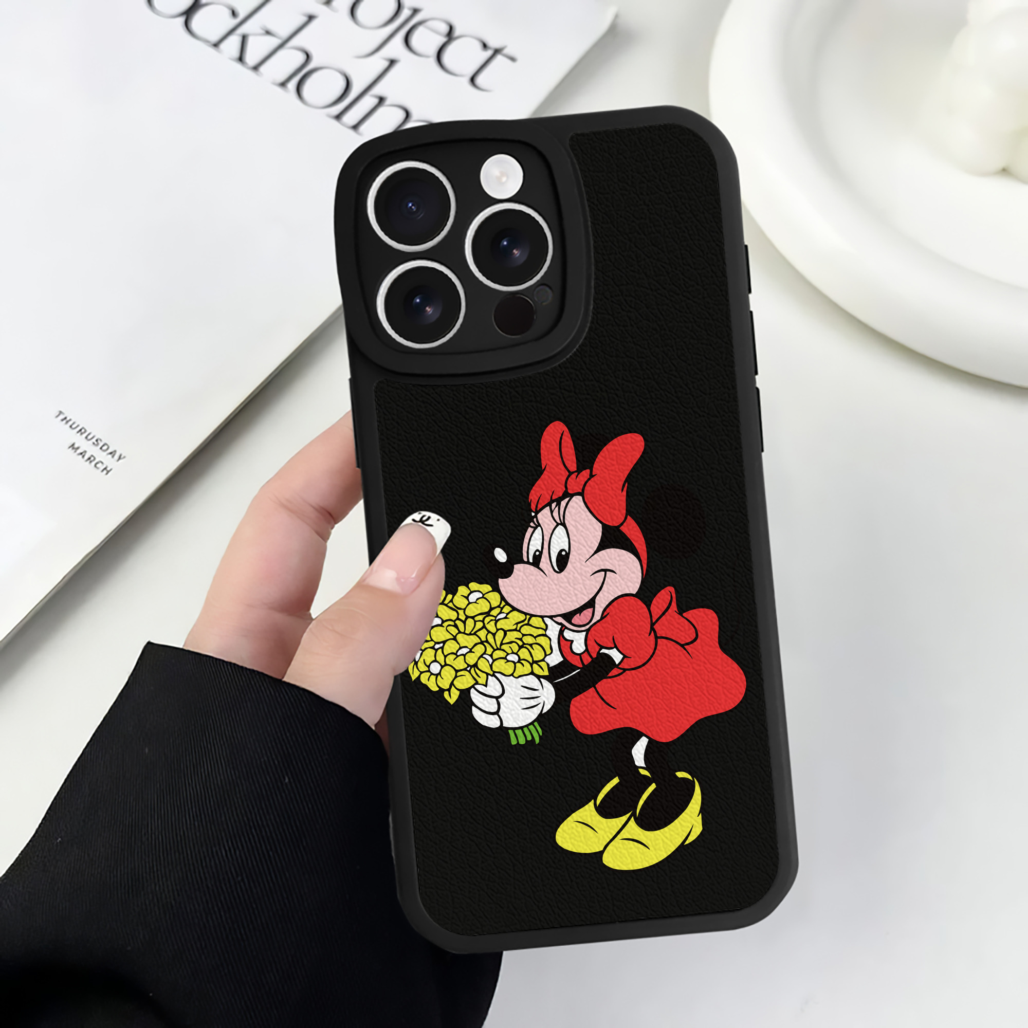 （画像用） ミッキーマウス Mickey Mouse 【iPhone 16シリーズ対応】シリコンスマホケース（レザー調） 材質：シリコン